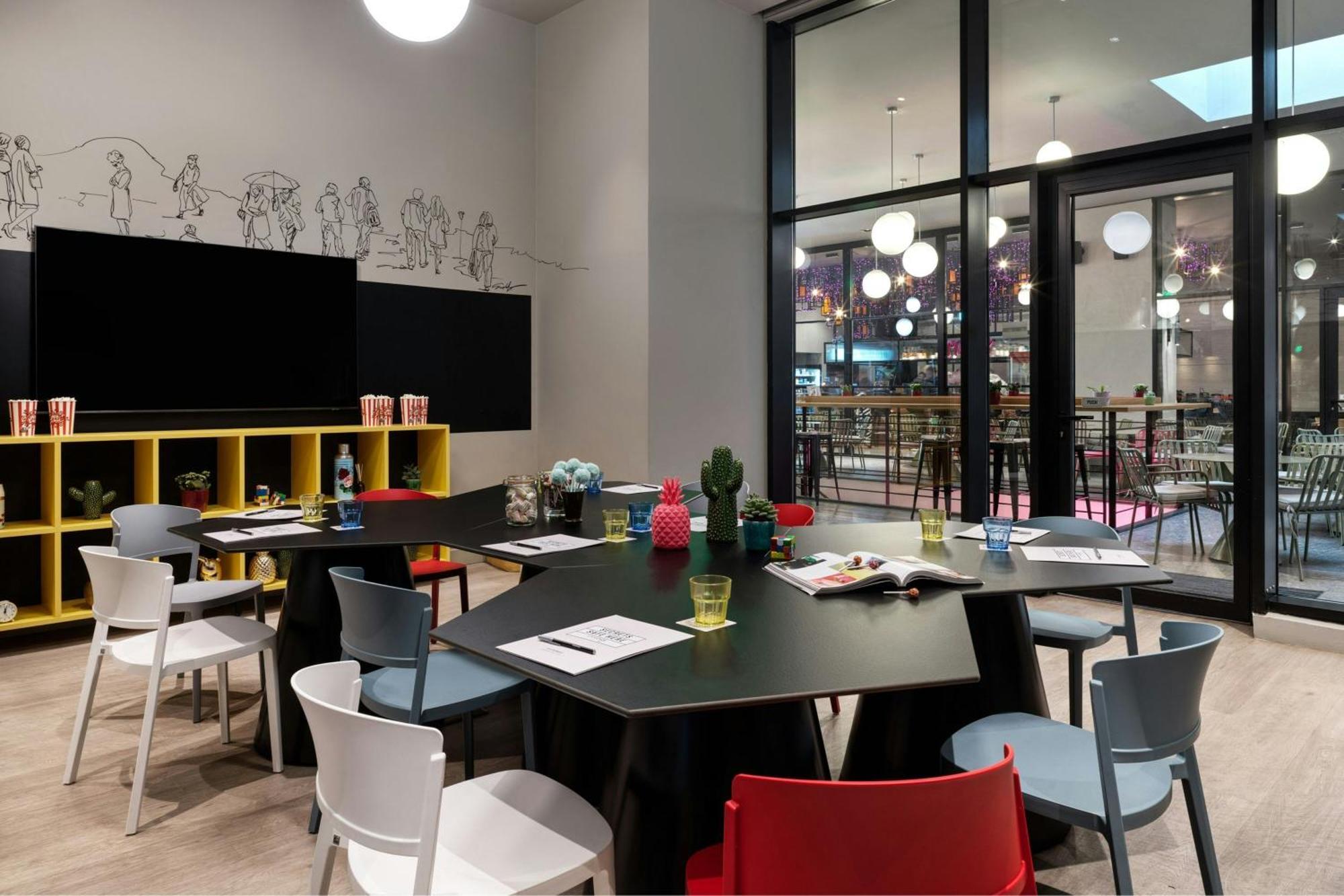 Moxy Athens City Eksteriør bilde
